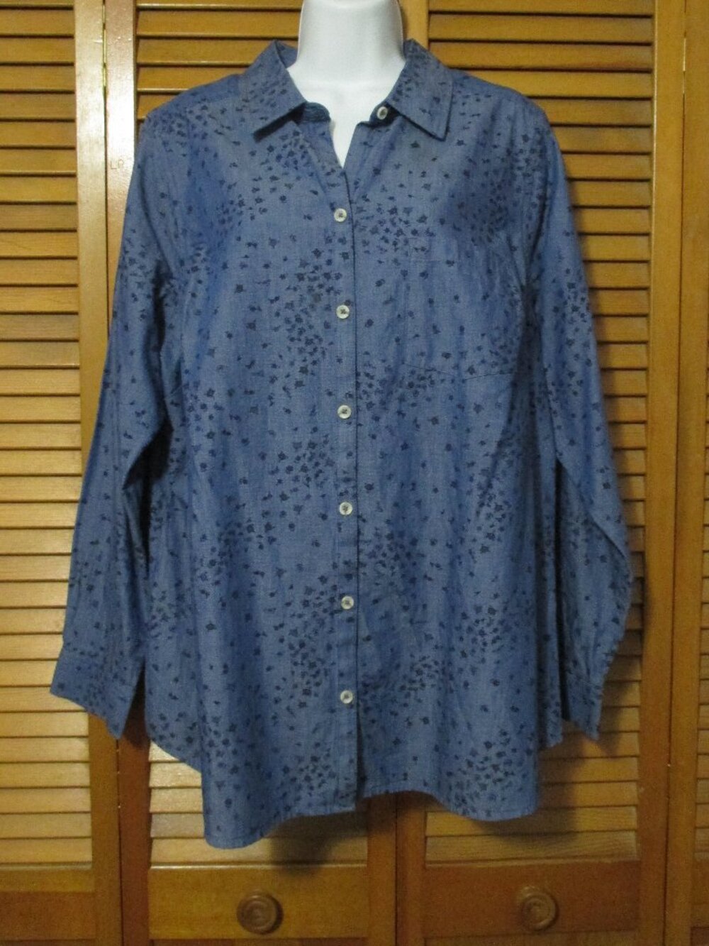 Croft & Barrow top blue lightweight denim, button down cotton blouse size 1x